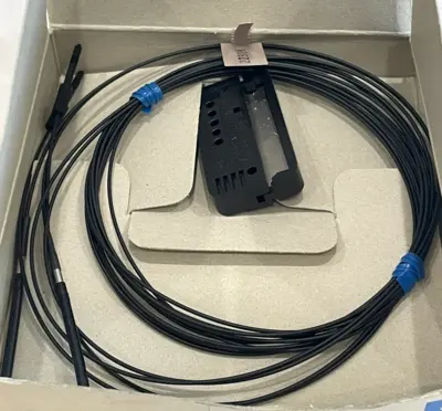 NEW OMRON E32-T24 FIBER OPTIC SENSOR 2M E32T24