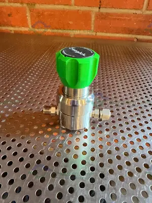Used SWAGELOK KPR1JRA427A20000 STAINLESS STEEL PR REGULATOR, 0 TO 500 PSIG Valves/Fittings California US | Equipment Lab #1517838