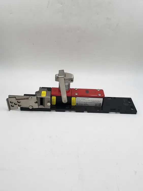 Used FORTRESS INTERLOCKS FORTRESS INTERLOCK ITEM # 00289364 / PT # TI2T7EKL7ST401MPB1 ON FORTRESS BASE MP-22 0-B Switch Parts | ND Industrial Surplus #1216628