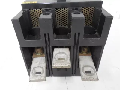 Toshiba S250B No-Fuse Circuit Breaker 250 Amps 600VAC Shunt Trip Used
