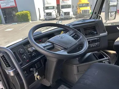 USED 2022 VOLVO VNR42T300