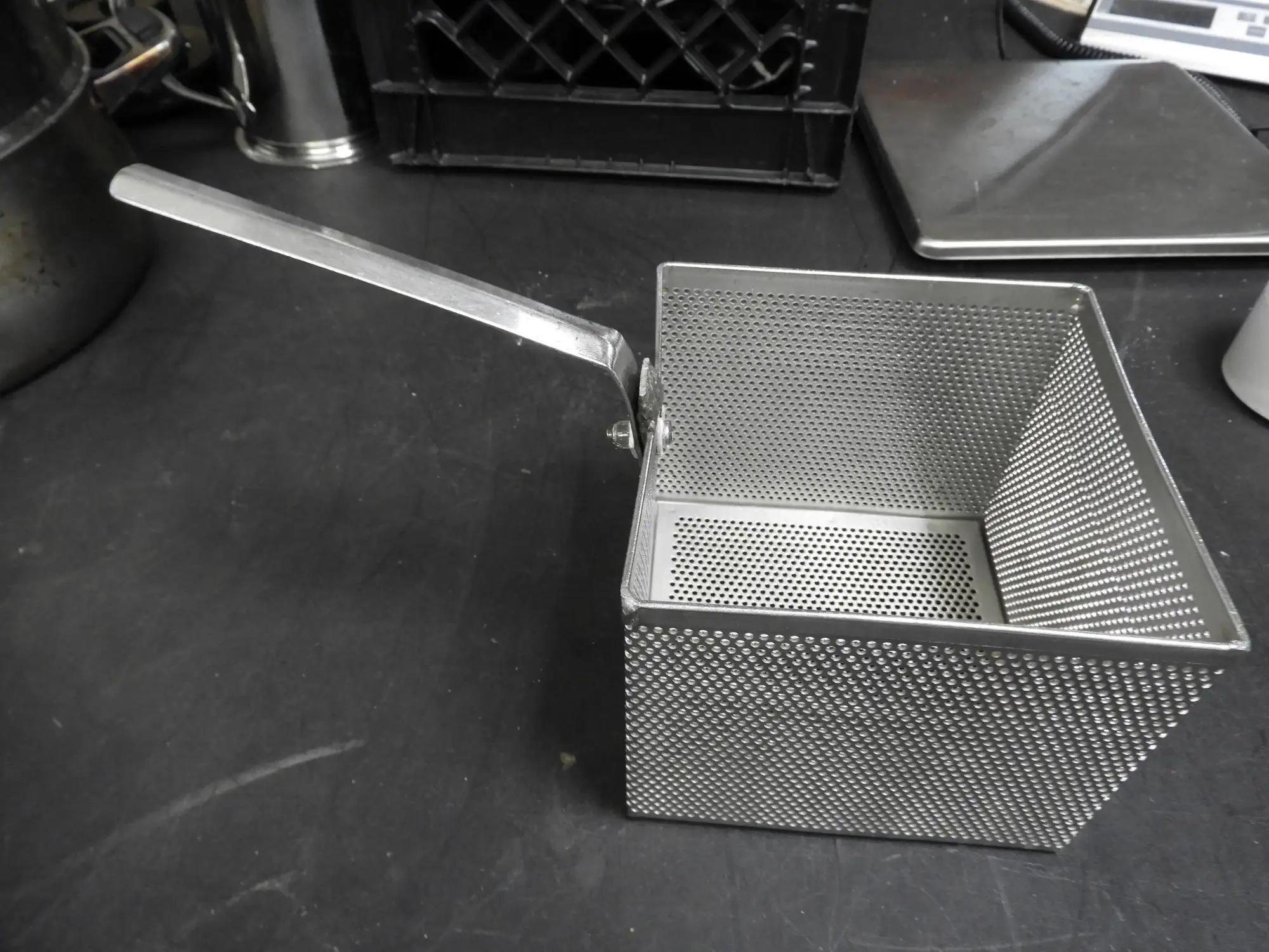 Used Isaac Peoria Used 6"x6"x5.25" square Stainless Mesh Frying Basket C IP Food, Restaurant, & Bakery Parts & Accessories Illinois US | Falcon Restaurant Supply #1376640