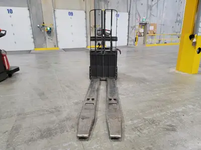 USED RAYMOND 8410