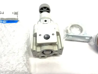 New | in-Stock SMC Precision Pressure Regulator 1/4" NPT w/ Gauge & Bracket Air Pressure Regulators Michigan US | Maverick Industrial Sales #1421830