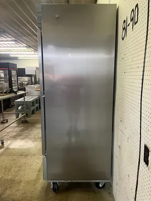 Used Beverage Air Used 27" Beverage-Air HBR23HC-1-HS Half Door Reach-In Refrigerator 115V - WO1 Refrigerators Illinois US | Falcon Restaurant Supply #1375257