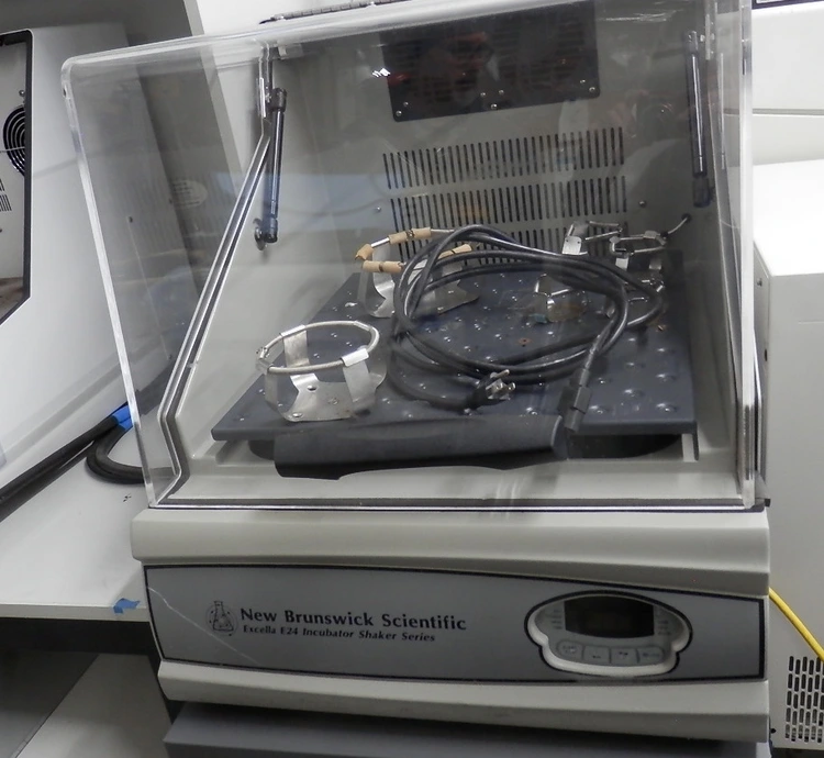 Used NEW BRUNSWICK SCIENTIFIC _UNKNOWN_ Incubator Shakers California US | Biotech Equipment Sales #1464417