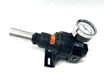 USED PARKER COMPACT REGULATOR, 1/4" PORTS, W/ GAUGE