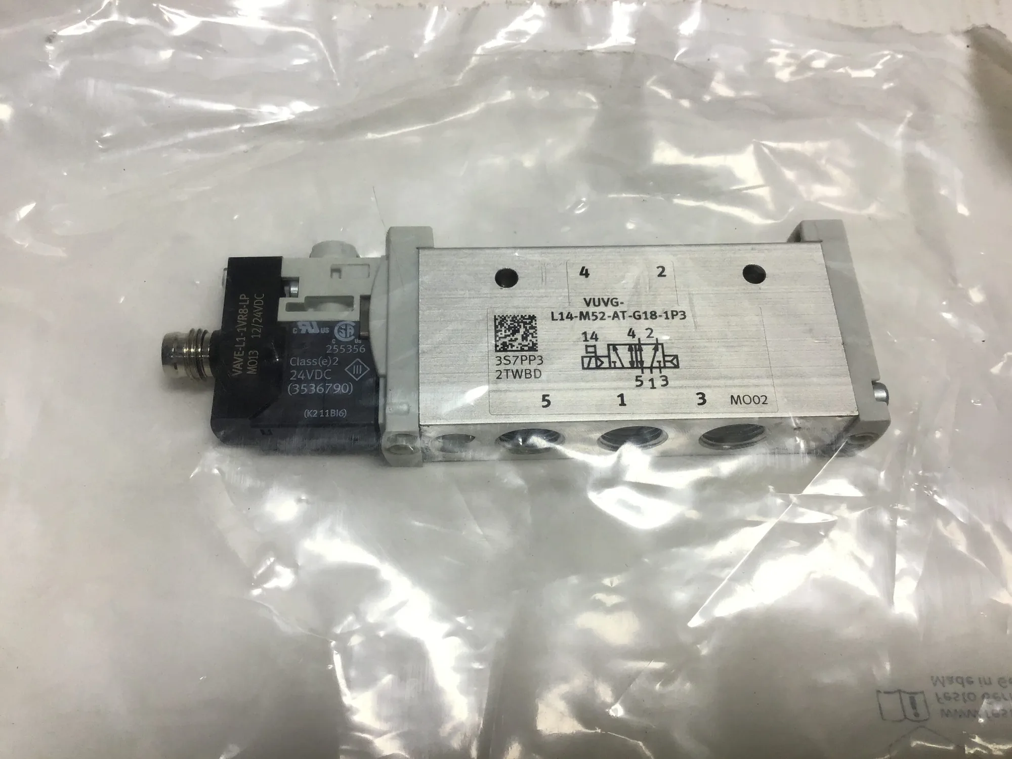 Festo VUVG-L14-M52-AT-G18-1R8L Solenoid Valve 12/24VDC