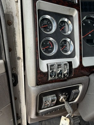 Used 2015 KENWORTH T800 TRUCK TRACTOR Conventional trucks Michigan US | Miedema Asset Management Group #1709425