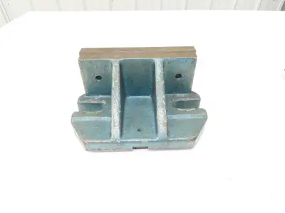Bison 6522 Two Piece Machine Vise 6" Jaw Insert Width With Handle