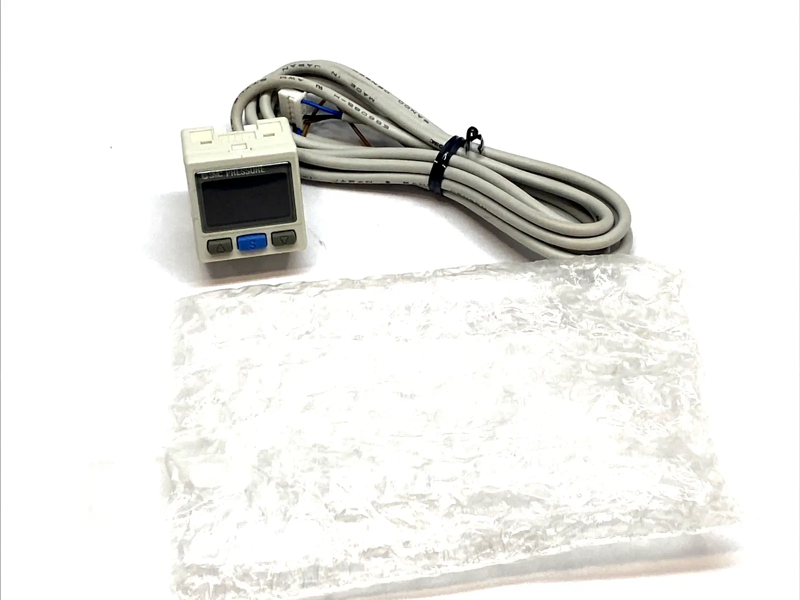 USED SMC DIGITAL PRESSURE SWITCH 0–1 MPA PNP R1/8 2-COLOR DISPLAY