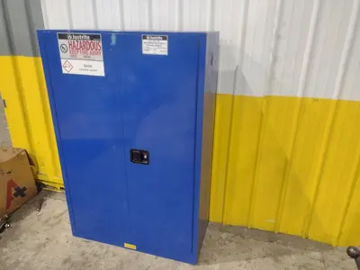 USED JUSTRITE H-1564M-YDIMENSIONS 43 X 18 X 65" HIGHCAPACITY 45 GALLONSSHELVES 2WEIGHT 291 LBS