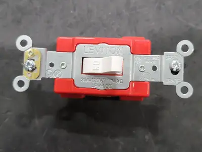 NEW LEVITON M1221-W