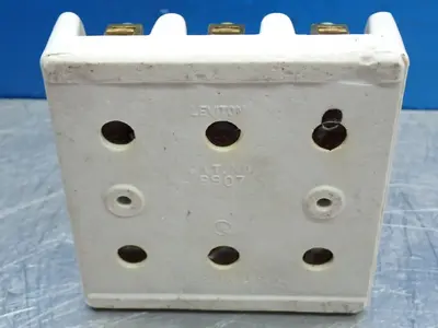 USED LEVITON 8907