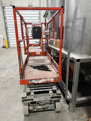USED 1993 SKYJACK M3015
