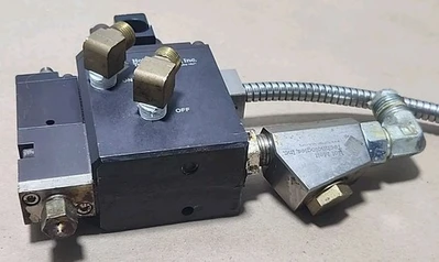 USED Hot Melt Technologies AV-900-T