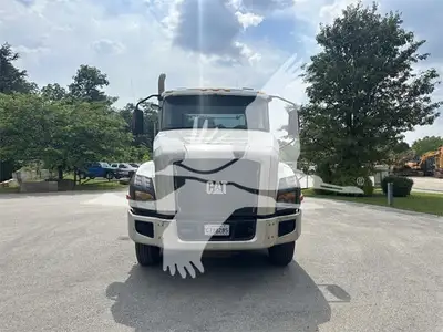 USED 2017 CATERPILLAR CT660S