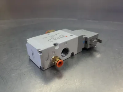 SMC VP542R-5DZ1-03NA 24VDC 1.75W Solenoid Valve. 6D-14