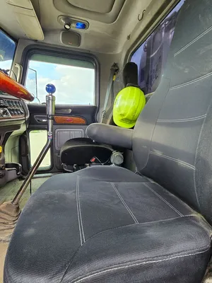 2010 PETERBILT TRUCK TRACTOR Road Tractor | Iron Listing (24)