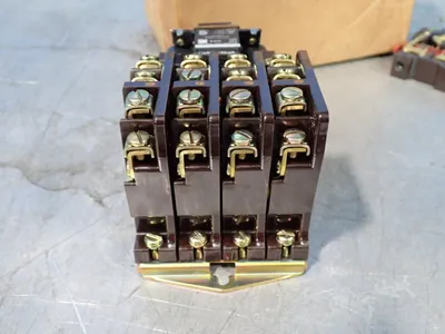 Used JOSLYN CLARK CONTROLS 5UF876 Relays & Switches Ohio US | HGR 24 #884189