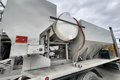Used 2004 INTERNATIONAL 7400 Concrete Mixer Trucks New Jersey US | Proxy Equipment #1383073