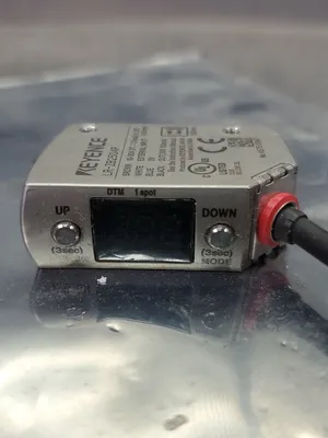 Keyence LR-ZB250AP 10-30VDC Laser Sensor. 5E-35/2