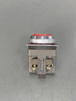 IDEC 604430-R Momentary Push Button Red Loc4E27