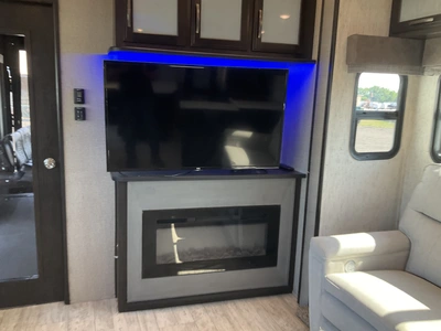 Used 2018 MOMENTUM 395M Campers, Caravans, Motorhomes Michigan US | Miedema Asset Management Group #1334425