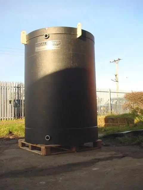 2,250 L Polypropylene Enclosed Tank