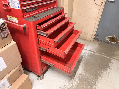Used SNAP-ON 3 TOOL BOX SET INCLUDES ROLL AROUND, AND 2 ADDITIONAL STACKED TOOL BOXES. Tool Box Michigan US | Miedema Asset Management Group #1353219