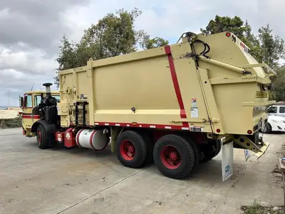 USED 2011 AUTOCAR XPEDITOR