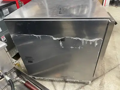 Used Beverage Air Used 27" Beverage Air UCR27A-23 Undercounter Commercial Refrigerator 120V Undercounter Refrigerators Illinois US | Falcon Restaurant Supply #1376352