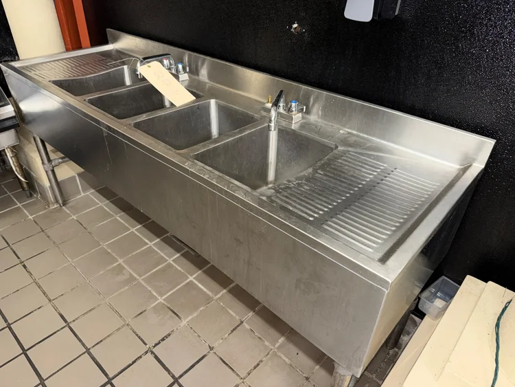 Used _UNKNOWN_ _UNKNOWN_ Sinks Georgia US | Auction Management Corporation #1548556