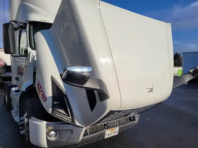 USED 2020 VOLVO VNR64T300