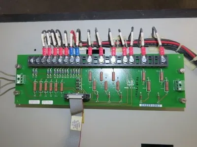 Allen Bradley 1395-B81-EN-P50 DC Controller Drive 300HP 500VDC AB 460V Input 3Ph
