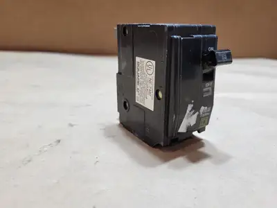Used SQUARE D QO215 Switchgears British Columbia CA | Lenmark #1438671