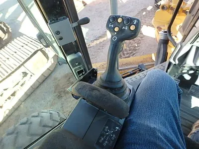 2015 Caterpillar 140M3