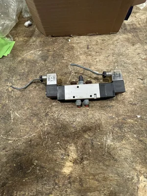Norgren V61R611AA313JH Pneumatic Solenoid Control Valve 145PSI 4-way, 3-pos.