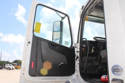 Used 2019 VOLVO VHD104B200 Cab Chassis trucks Texas US | Roll Off Truck World #1492007