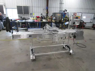 Conveyor with Wirecut