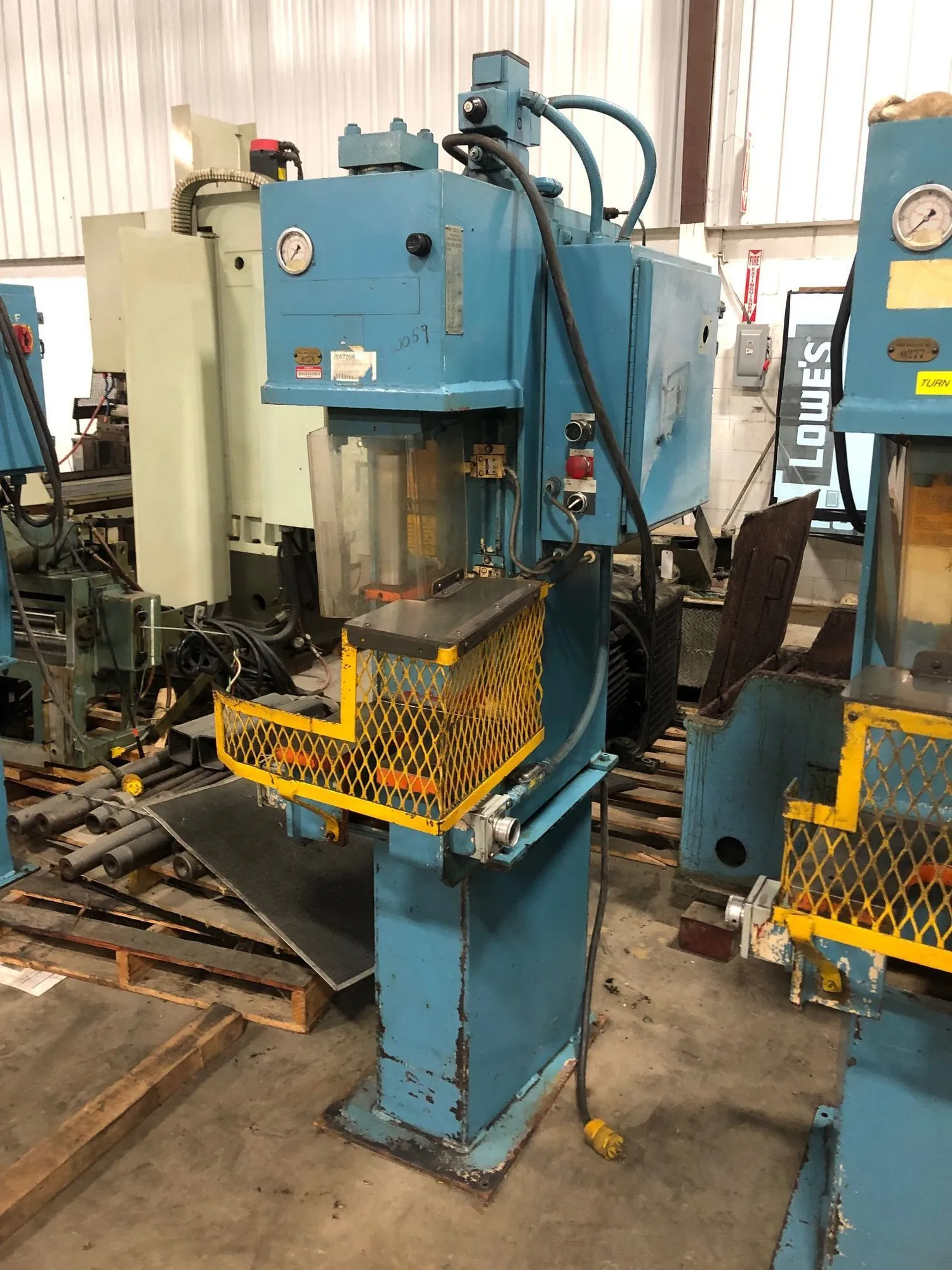 USED PHOENIX 8 TON