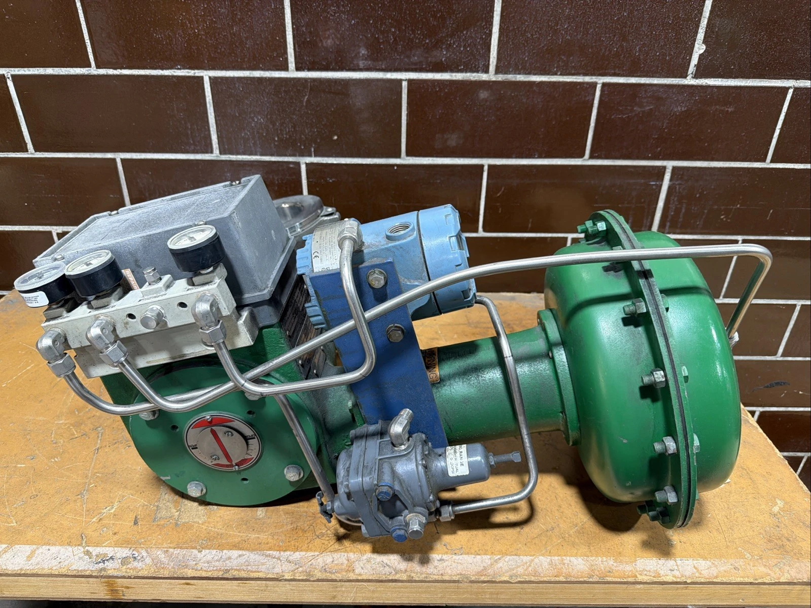 USED Fisher V200