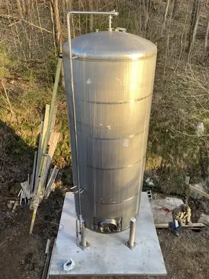 USED 1991 6,500 GALLON STAINLESS STEEL TANK