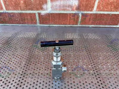 USED SWAGELOK SS-12NRS12-A NEEDLE VALVE 5800 PSI W/ 1" THREADED FITTING