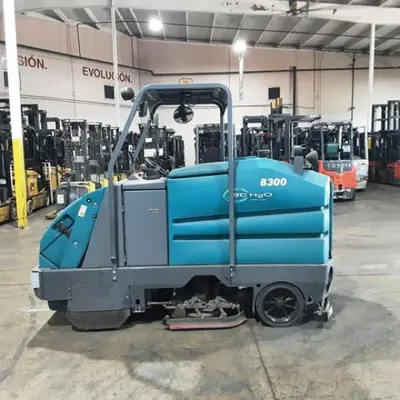 USED 2015 TENNANT 8300