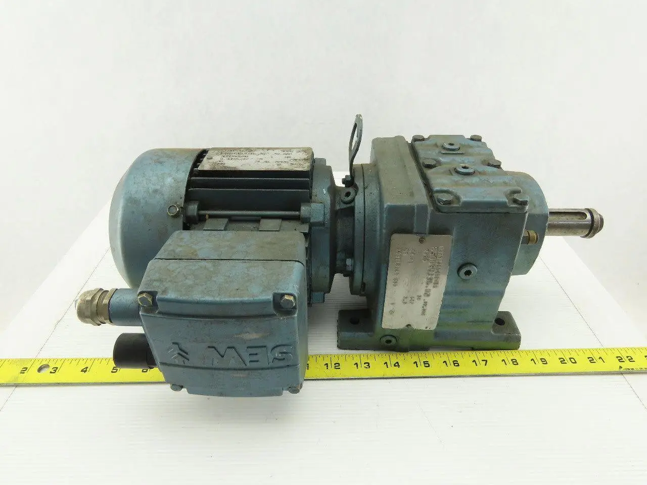 Sew Eurodrive R37DT71C4TFIS 1/3HP Motor 230/460V 3Ph W/44.81:1 Inline Gearbox