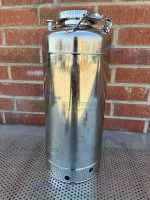 USED ALLOY PRODUCTS 15 LITER STAINLESS STEEL VESSEL 125 PSI W/ 4.5" OPENING