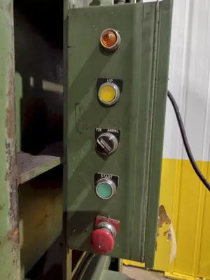 60" X 30" PIQUA SERIES 40 HYDRAULIC VERTICAL BALER: STOCK #18802