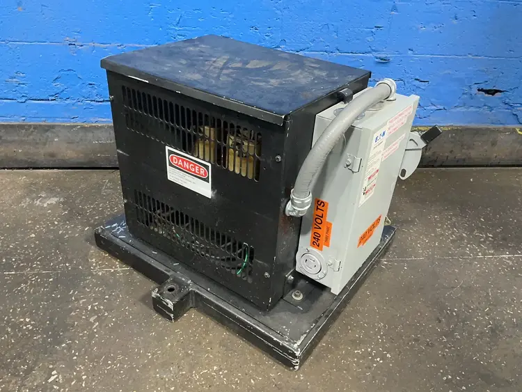 Used HAMMOND MANUFACTURING 138688 Transformers Ohio US | HGR 24 #1520816