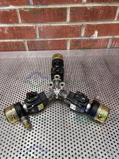 Used 3 ITT ADVANTAGE 4 WAY STAINLESS STEEL DIAPHRAGM VALVES W/ VALVE POSITIONER Valves/Fittings California US | Equipment Lab #485566